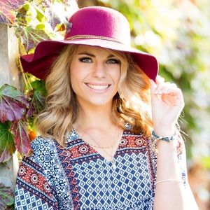 Burgundy felt floppy hat